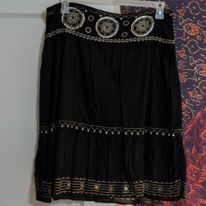 Wet Seal embroidered and frequent skirt